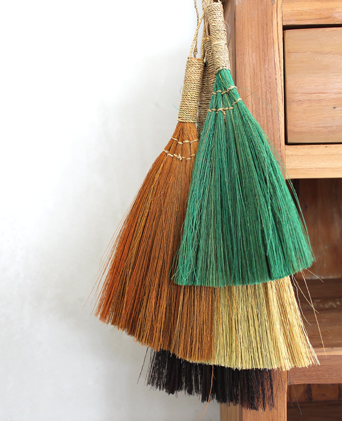 Set 4 - Pampus Fan Broom - Mixed colours & size