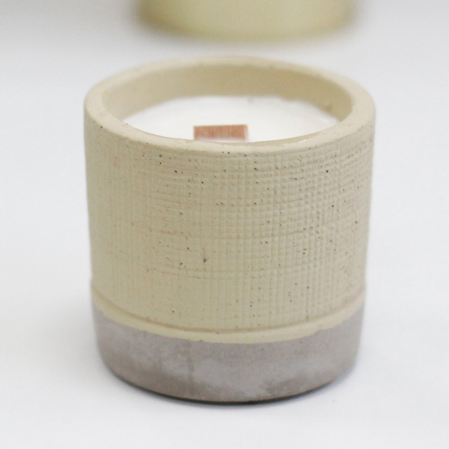 Pot Concrete Soy Woodwick Candle - Grey - Coffee in the Club