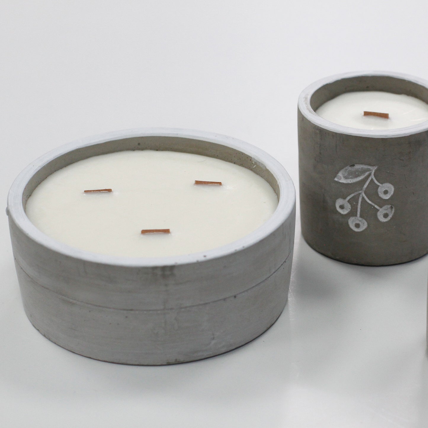 Large Concrete Soy Woodwick Candle - Crushed Vanilla & Orange