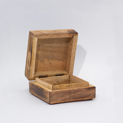 Small Enameled Square Box 10x10x4.2cm